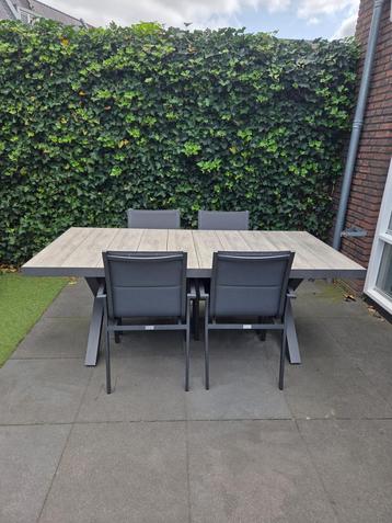 Complete Dinerset Tierra van Intratuin beschikbaar voor biedingen