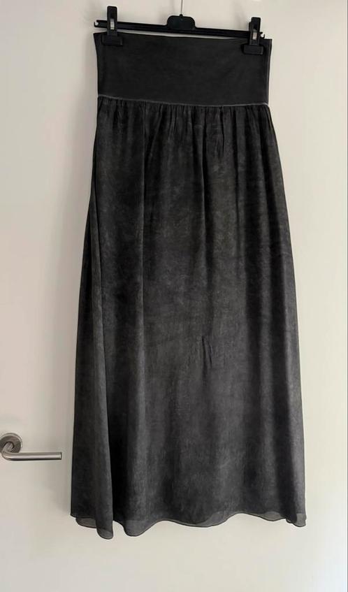 Grijze rok Black Black by K & M Maat S, Kleding | Dames, Rokken, Zo goed als nieuw, Maat 36 (S), Grijs, Onder de knie, Ophalen of Verzenden