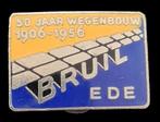 Bruil Ede 50 jaar wegenbouw 1906-1956 knoopspeld 20x14 mm., Verzamelen, Speldjes, Pins en Buttons, Verzenden, Nieuw, Transport