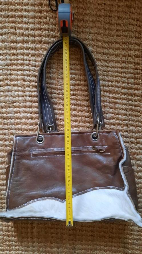 Mooie leren Damestas bruin/grijs+wit koeienvacht, Sieraden, Tassen en Uiterlijk, Tassen | Damestassen, Nieuw, Handtas, Ophalen of Verzenden