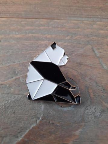 1 mooie pin van een panda te koop beschikbaar voor biedingen