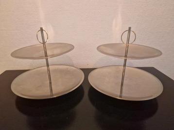 Set van 2 vintage etagères beschikbaar voor biedingen