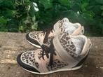 Bijna Nieuwe sneakers van Elena Iachi maat 38, Kleding | Dames, Elena iachi, Beige, Ophalen of Verzenden, Elena iachi