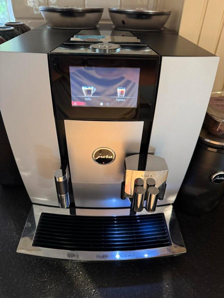 Jura Giga 6 Zilver - Topstaat!, Witgoed en Apparatuur, Koffiezetapparaten, Zo goed als nieuw, Koffiebonen, Koffiemachine, 10 kopjes of meer