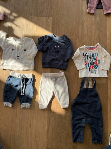 Leuk setje baby kleertjes maat 56 beschikbaar voor biedingen