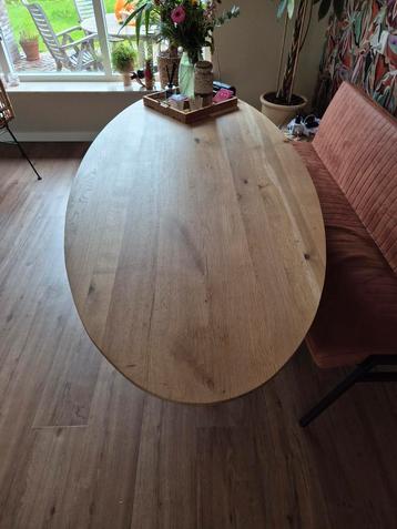 Houten eettafel 210x110 cm – stevig en stijlvol beschikbaar voor biedingen