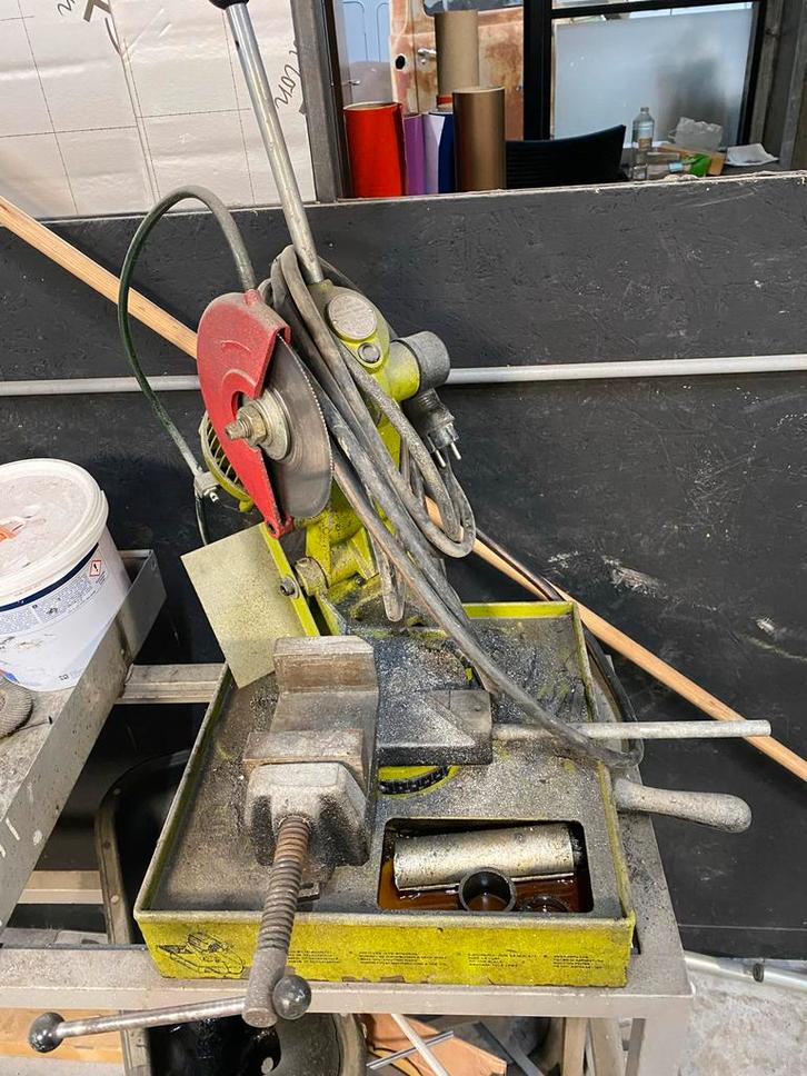 Metaal Afkortzaag 230V Watergekoeld, Doe-het-zelf en Verbouw, Gereedschap | Schuurmachines, Gebruikt, Overige typen, Minder dan 600 watt