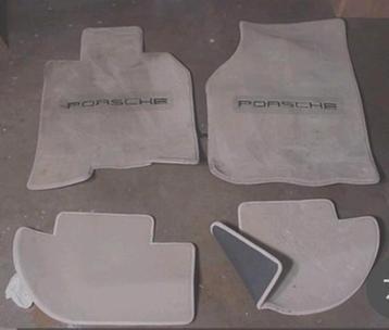 GEZOCHT !! Porsche 968 944 grijze vloermatjes beschikbaar voor biedingen
