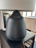 Lamp beige of naturel linnen karwei met zwarte poot, Huis en Inrichting, Lampen | Tafellampen, Ophalen, Japandi, Karwei, Zo goed als nieuw