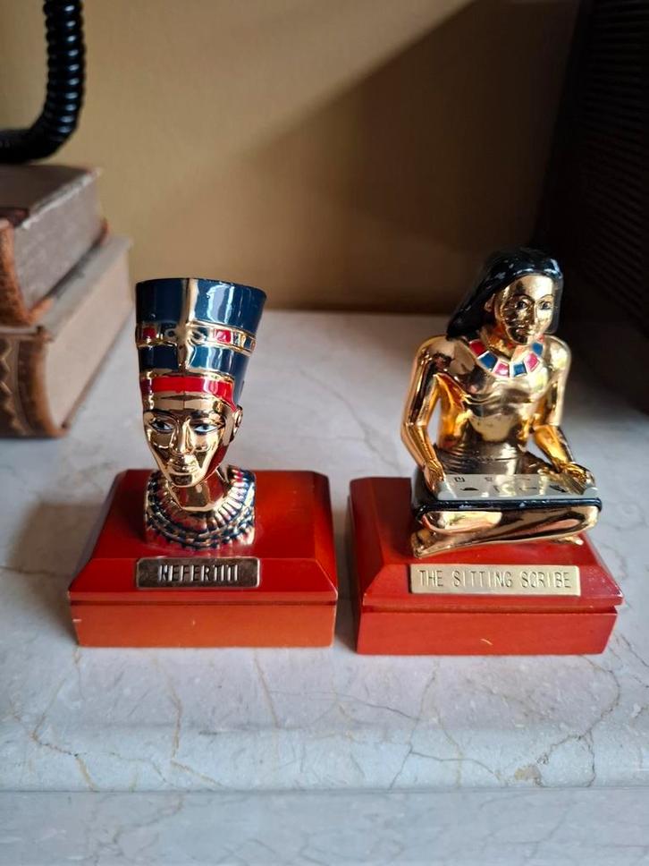 Egyptische Beeldjes - Nefertiti & Schrijver, Verzamelen, Beelden en Beeldjes, Zo goed als nieuw, Mens, Ophalen of Verzenden