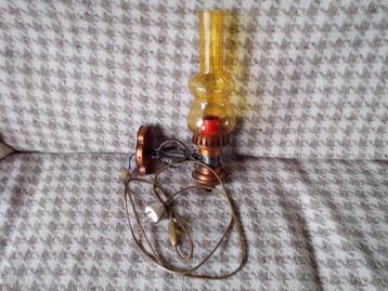 3 verschillende vintage lampen van brons, gietijzer en glas beschikbaar voor biedingen