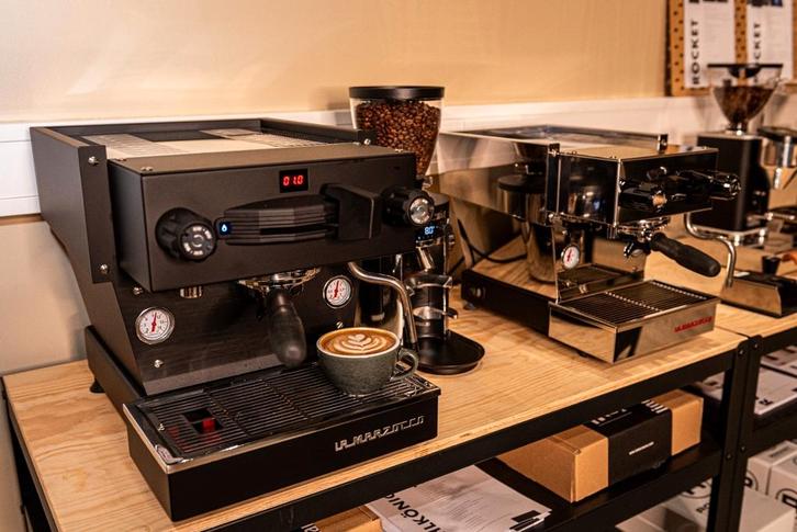 La Marzocco Linea Mini R in onze showroom, Witgoed en Apparatuur, Koffiezetapparaten, Zo goed als nieuw, Espresso apparaat, 10 kopjes of meer