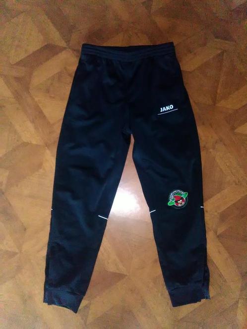 Jako trainingsbroek maat 140, Kinderen en Baby's, Kinderkleding | Maat 140, Zo goed als nieuw, Jongen, Broek, Ophalen of Verzenden