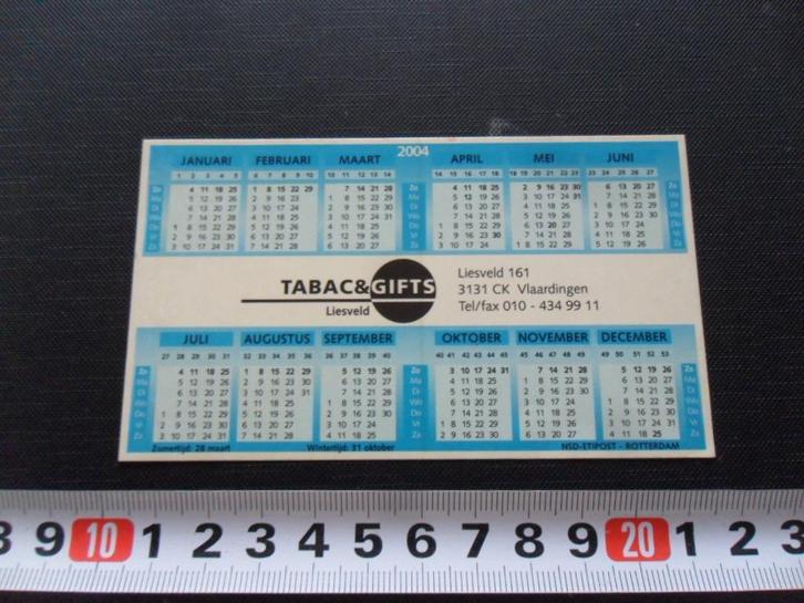 sticker Kalender 2004 Vlaardingen TABAC & GIFTS  Liesveld, Verzamelen, Stickers, Zo goed als nieuw, Bedrijf of Vereniging, Ophalen