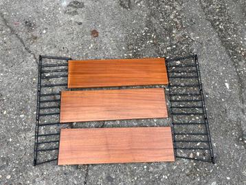 Tomado rek teak hout vintage boeken jaren 60 retro €90 beschikbaar voor biedingen