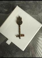 Exclusieve Efteling Grand Hotel sleutel. Nergens te koop, Ophalen of Verzenden, Zo goed als nieuw, Button of Speldje