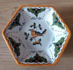 MAKKUMS AARDEWERK WANDBORDJE MET VOGELTJE, Antiek en Kunst, Verzenden