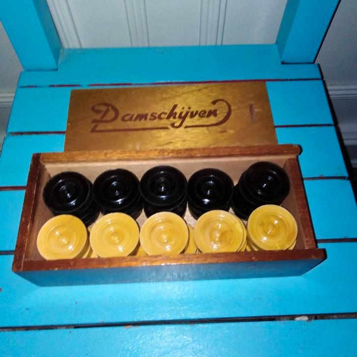 Houten doosje Homas damschijven van 3 cm doorsnee, Hobby en Vrije tijd, Gezelschapsspellen | Bordspellen, Gebruikt, Een of twee spelers