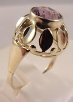Antieke geelgouden ring met Amethist in opengewerkte zetting, Verzenden, Goud, Ring, Met edelsteen