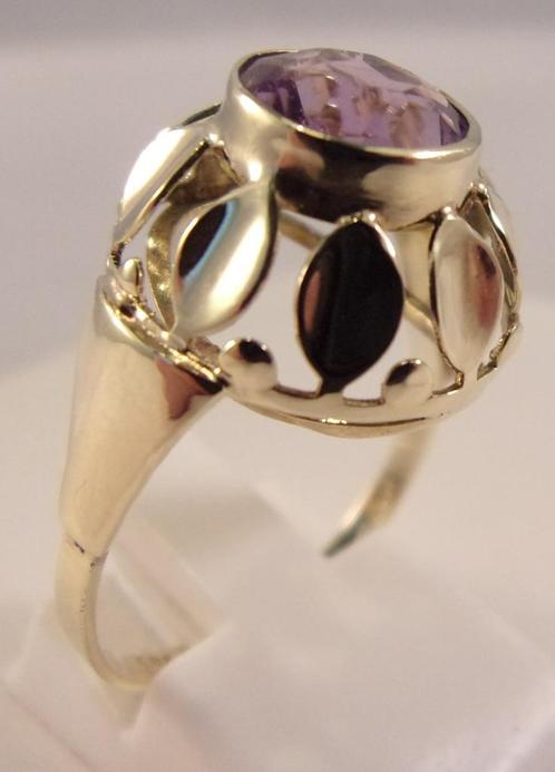 Antieke geelgouden ring met Amethist in opengewerkte zetting, Sieraden, Tassen en Uiterlijk, Antieke sieraden, Ring, Goud, Met edelsteen