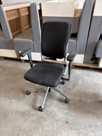 Zwarte Bureaustoel - Gebruikt, Ergonomisch beschikbaar voor biedingen