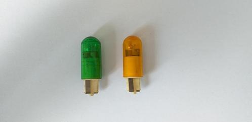 140 - 2 Controlelampjes voor Batterij van Lampjesflitser, Verzamelen, Fotografica en Filmapparatuur, Flitser, Verzenden