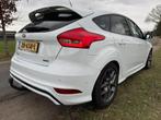Ford Focus 1.0 ST-Line top onderhouden en prachtige staat, Auto's, Gebruikt, Euro 6, Wit, Grijs