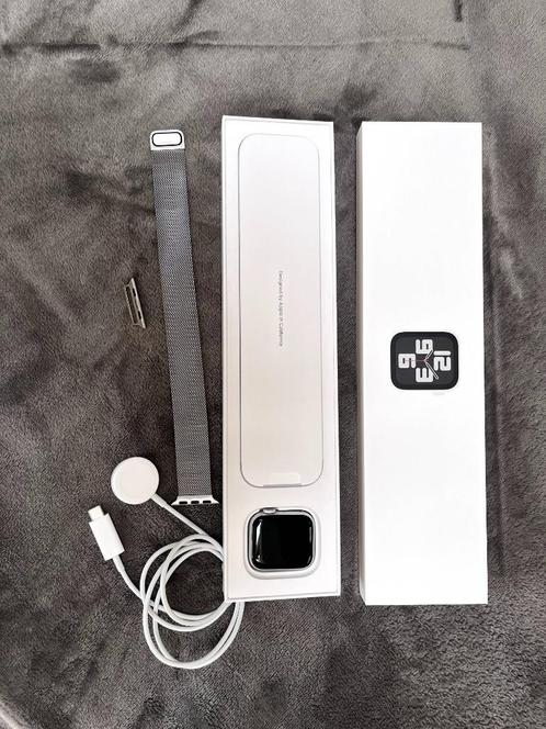 Apple Watch SE (2nd Gen), Sieraden, Tassen en Uiterlijk, Smartwatches, Zo goed als nieuw, iOS, Zilver, Afstand, Conditie, GPS
