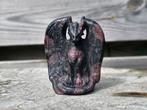 Gave draak van granaat in arfvedsoniet, Verzamelen, Mineralen en Fossielen, Ophalen of Verzenden, Mineraal
