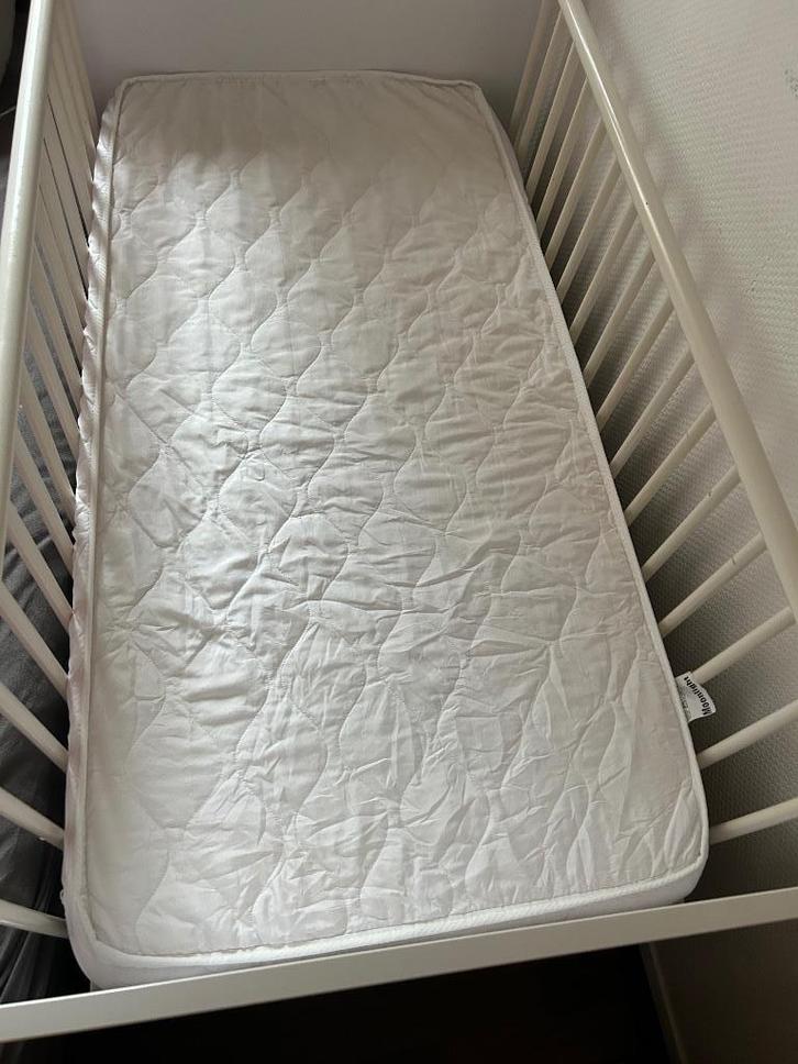 Baby ledikant inclusief puck matras en matrastopper, Kinderen en Baby's, Babywiegjes en Ledikanten, Zo goed als nieuw, Ledikant