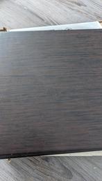 Donker bruine tegels met zwarte houtnerf, Doe-het-zelf en Verbouw, Tegels, Nieuw, Minder dan 5 m², Keramiek, 20 tot 40 cm