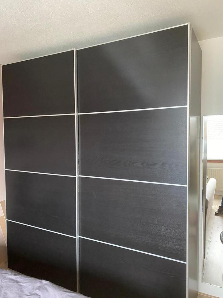 Zwarte kast met schuifdeuren MOET WEG, Huis en Inrichting, Kasten | Kledingkasten, Zo goed als nieuw, 200 cm of meer, 50 tot 75 cm
