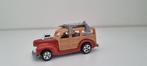 Hot Wheels '40 Ford Woody - Rode Surfauto, Hobby en Vrije tijd, Modelauto's | Overige schalen, Ophalen of Verzenden, Zo goed als nieuw
