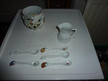 vintage porceleinen decoratie beschikbaar voor biedingen