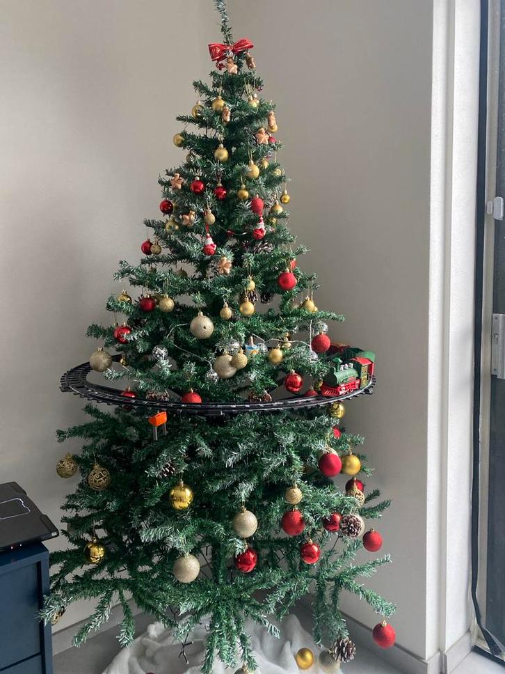 Prachtige kerstboom 190cm Sneeuweffect, Dennenappels & Trein, Diversen, Kerst, Gebruikt, Ophalen of Verzenden