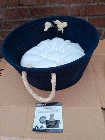 Nieuwe  katten mandjes  beschikbaar voor biedingen