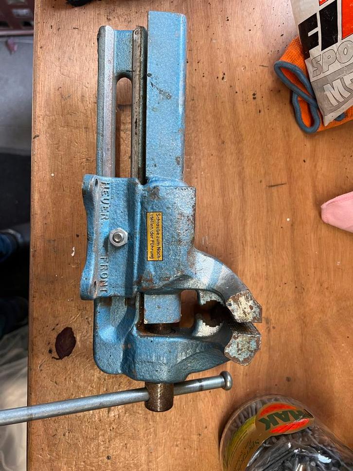 Heuer 100 Bankschroef - Degelijke Werkplaatsuitrusting, Doe-het-zelf en Verbouw, Gereedschap | Handgereedschap, Gebruikt, Ophalen of Verzenden