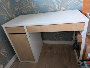 Bureau met kastje en lades - Gebruikt beschikbaar voor biedingen