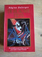 roman De blauwe fiets trilogie - Regine Deforges WOII, Ophalen of Verzenden, Gelezen