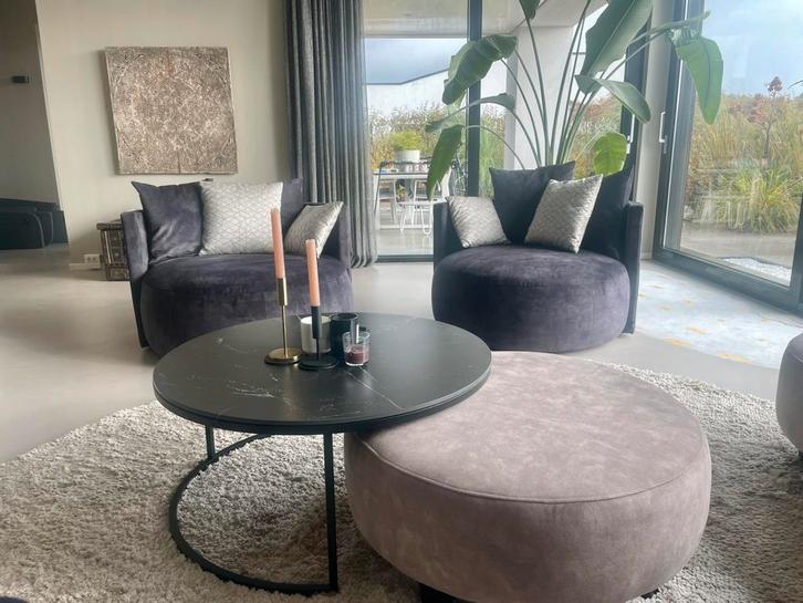 Prachtige taupe kleurige hoekbank met poef en 2 loveseats, Huis en Inrichting, Banken | Bankstellen, Zo goed als nieuw, Vierpersoons of meer