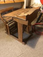 Oude schoolbank met lessenaar, Ophalen