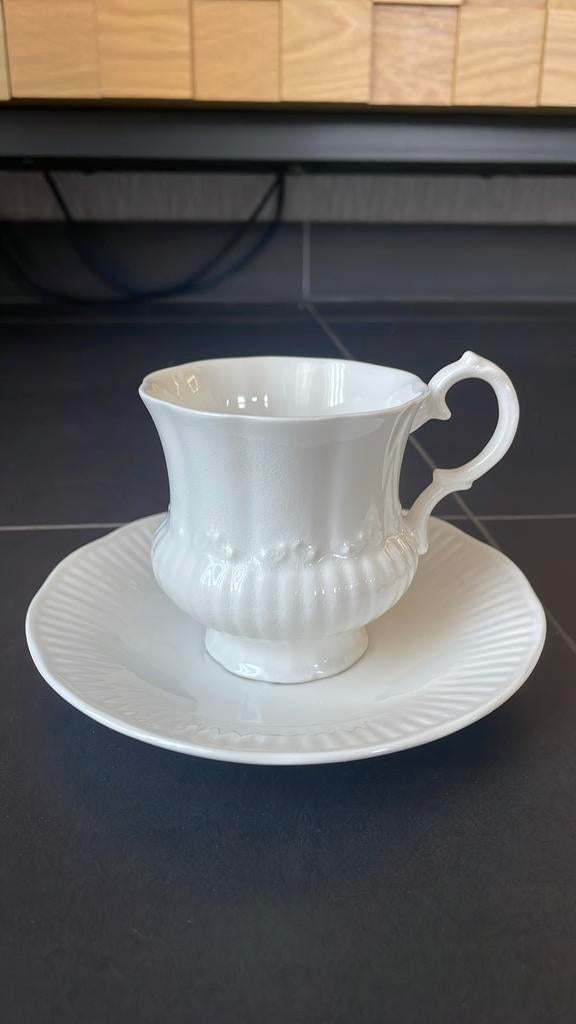 Twee kop en schotels Elizabethan, Verzamelen, Porselein, Kristal en Bestek, Ophalen of Verzenden, Zo goed als nieuw, Porselein