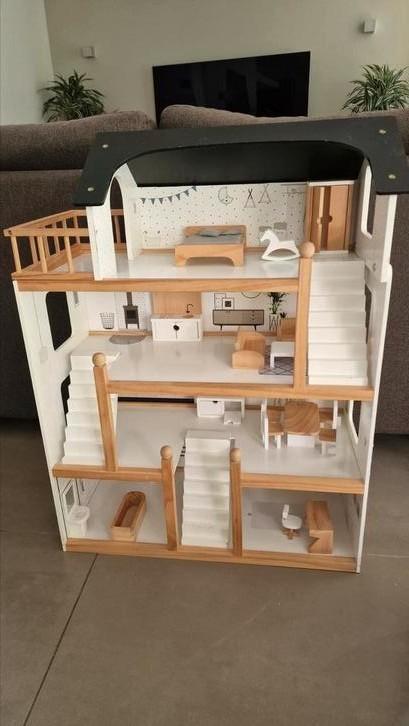 Groot houten Poppenhuis Petite Amelie met meubels, Kinderen en Baby's, Speelgoed | Poppenhuizen, Gebruikt, Ophalen