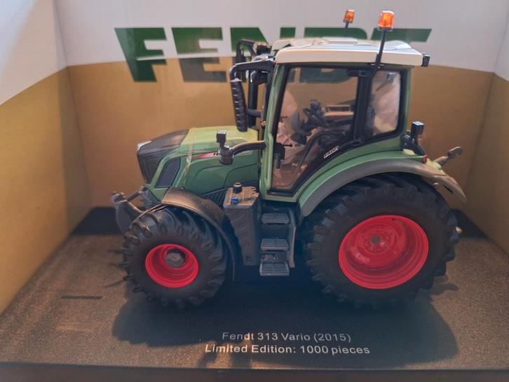 Fendt 313 Vario (2015) 1e Edition, Hobby en Vrije tijd, Modelauto's | 1:32, Nieuw, Tractor of Landbouw, Universal Hobbies, Ophalen of Verzenden