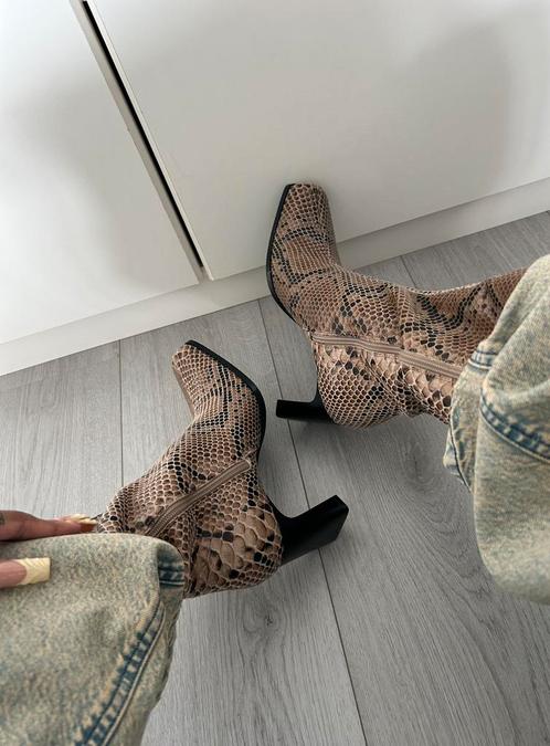 Enkellaarzen met slangenprint NIEUW, Kleding | Dames, Schoenen, Nieuw, Lage of Enkellaarzen, Overige kleuren, Ophalen of Verzenden