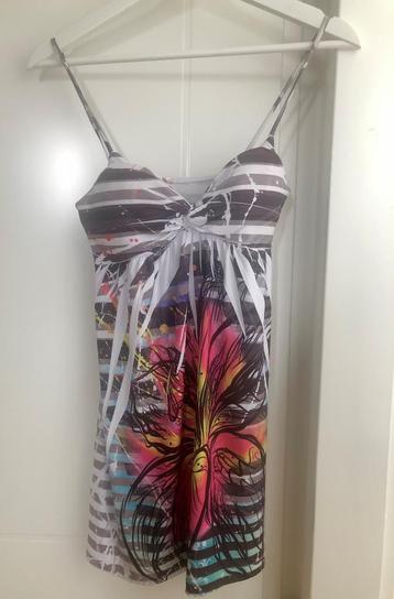 Lange dames top, met kleurrijke graffiti, Rue21 maat S (36)