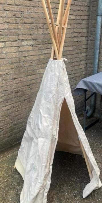 Wigwam 180 cm met dikke stokken en dikke stof beschikbaar voor biedingen
