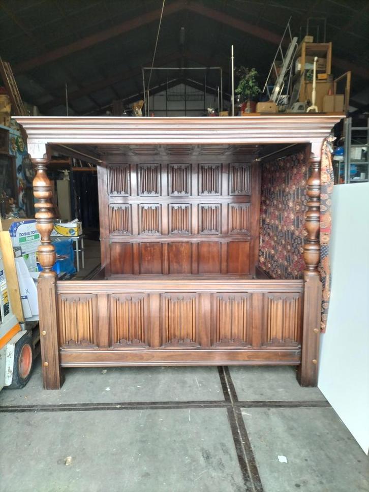 Massief meranti Hemelbed 200 x200, Huis en Inrichting, Slaapkamer | Bedden, Gebruikt, Tweepersoons, 180 cm, 200 cm, Hout, Ophalen