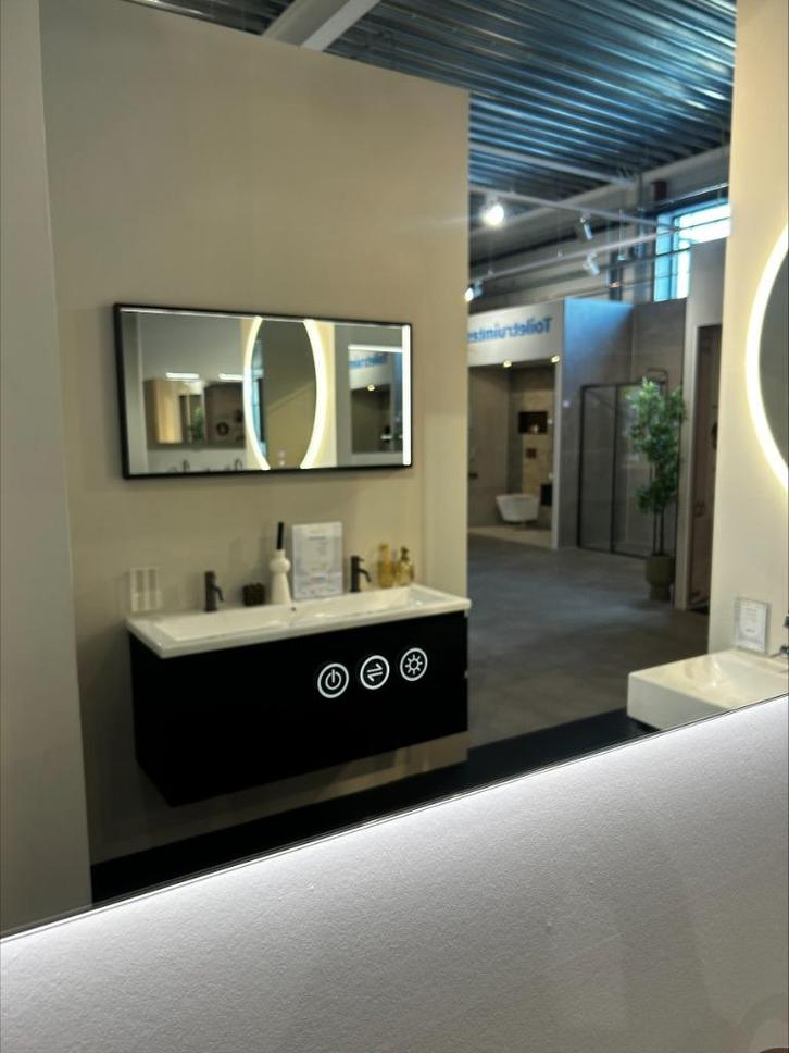 Badkamer spiegel 140 nieuw met lichte schade, Doe-het-zelf en Verbouw, Sanitair, Nieuw, Ophalen of Verzenden