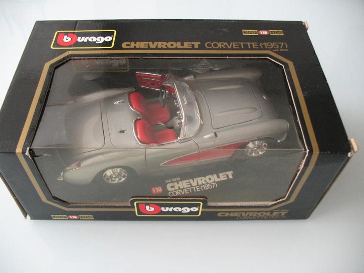 Bburago Chevrolet Corvette 1957 Kleur grijs/rood, Hobby en Vrije tijd, Modelauto's | 1:18, Zo goed als nieuw, Auto, Bburago, Ophalen of Verzenden